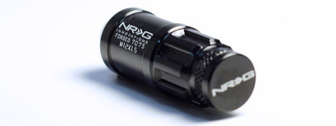 NRG - T7075 LUG NUTS W/NRG LOGO CAP: M12x1.5 (4PC. BLACK)